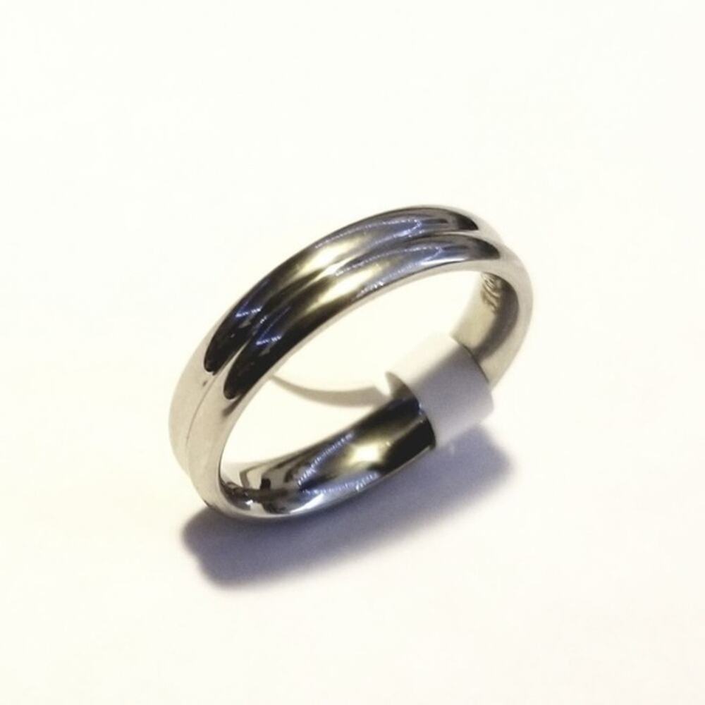 New stainless steel ring. Size 6